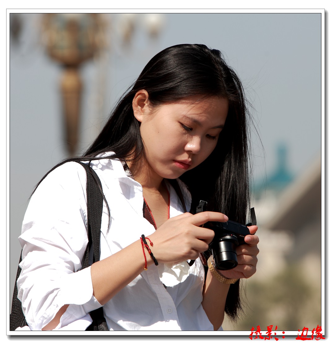 喜欢拍照的女孩