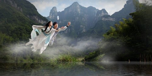 20度阳光洒下，张家界满山春色关不住