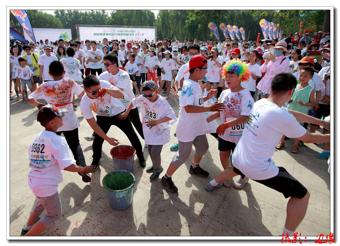 踊跃参加群众性集体活动