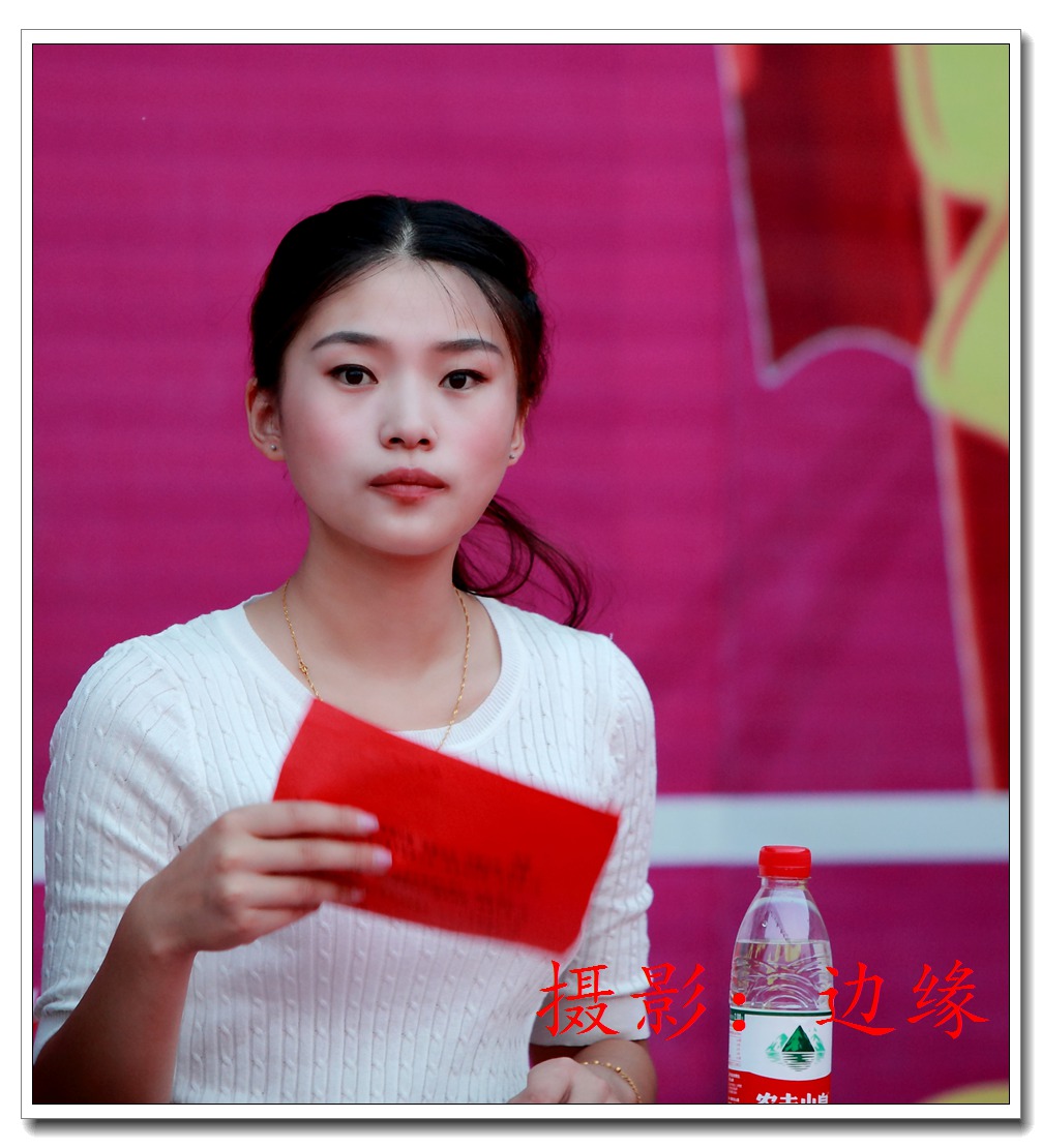 漂亮的美女主持
