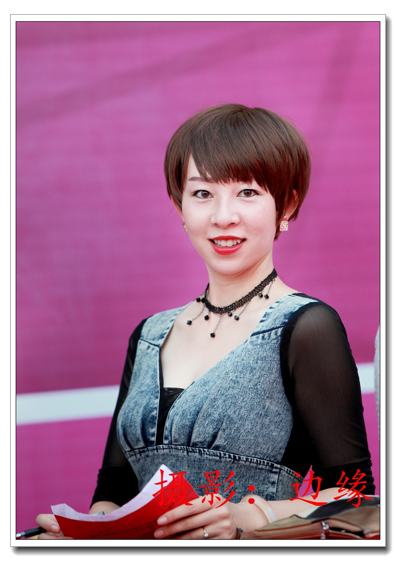 漂亮的美女主持
