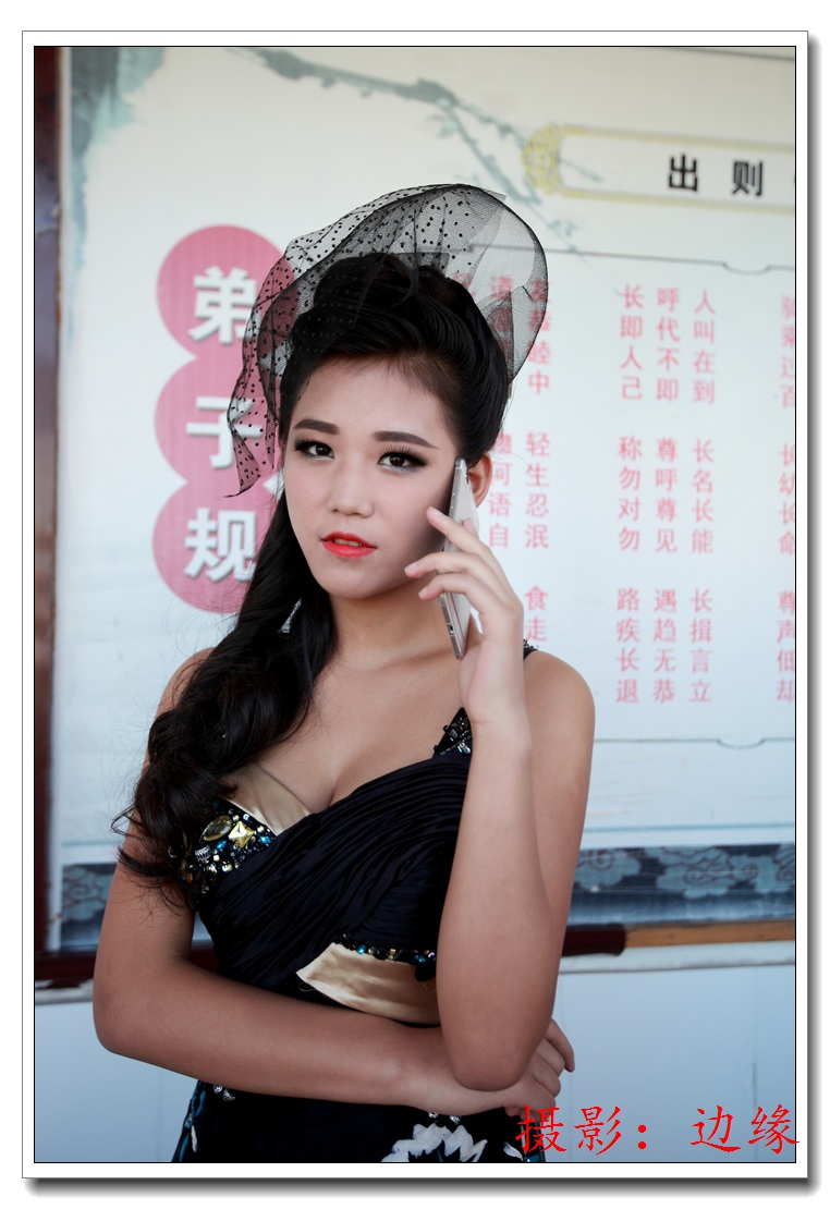 快乐的小姐妹俩